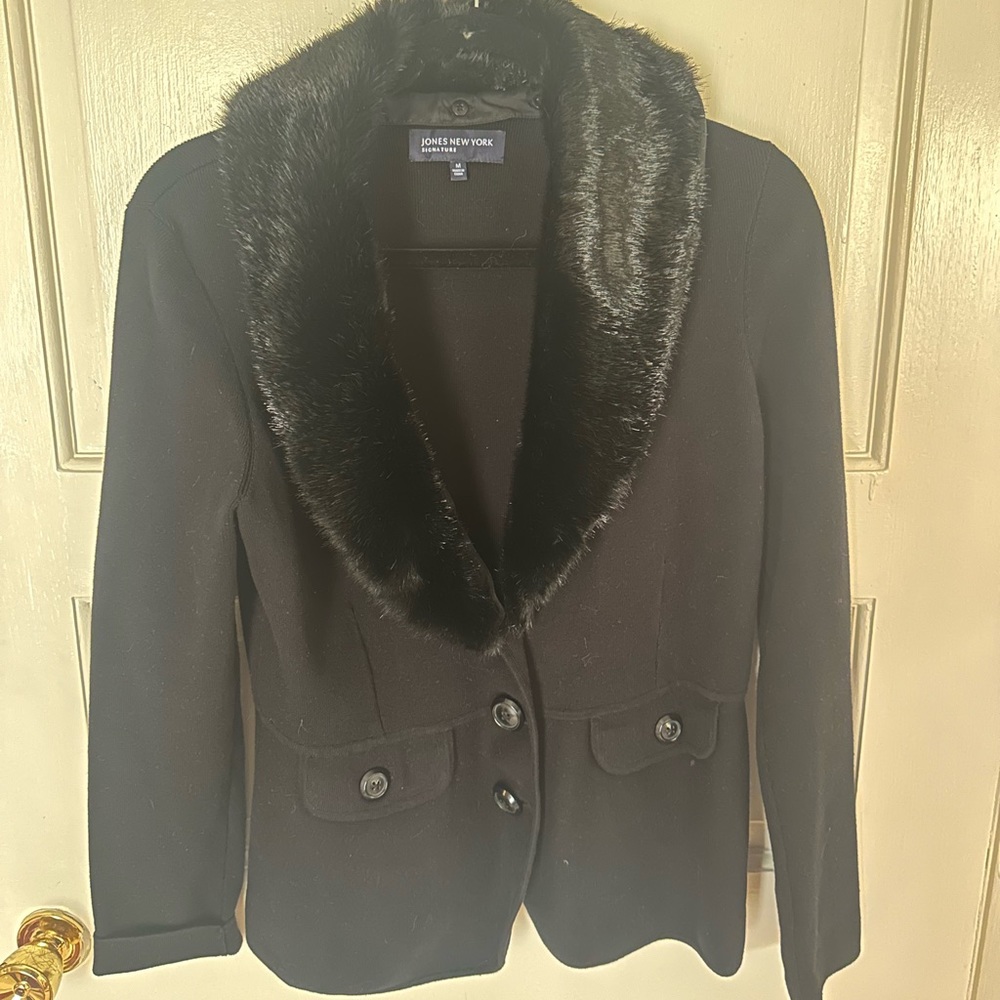 Jones New York women’s black sweater jacket, black faux fur collar, size M